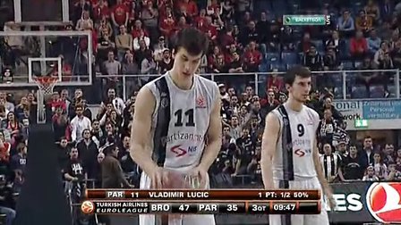 雄鹿官方：AJ·格林左肩挫伤，本场对阵76人不会回归（雄鹿官宣：AJ·格林左肩挫伤，今日战76人缺席剩余比赛）