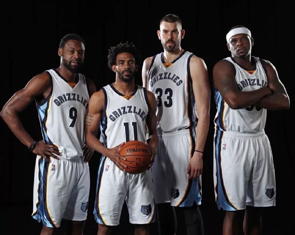 罗马诺：米兰和戴维没接触，球员经纪人否认所有冬窗离队传闻（罗马诺：米兰与戴维无接触，球员经纪人否认冬窗离队传闻）