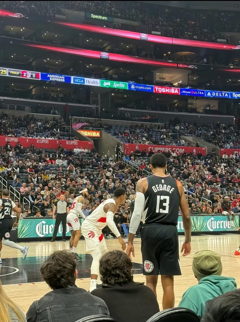 队报盛赞维蒂尼亚：他是巴黎的节拍器和新一代中场的完美代表（队报力赞维蒂尼亚：他是巴黎的节奏中枢，也是新生代中场的标杆）