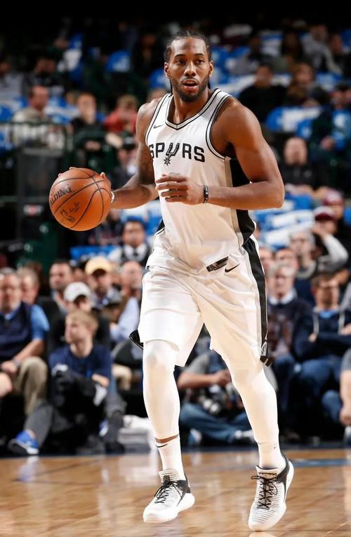 足球报：深圳新鹏城将在离队3名外援的相同位置进行补强（足球报：深圳新鹏城将对位引援，补强三名离队外援位置）