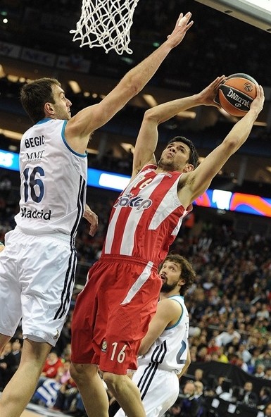 西甲报告显示，毕包主场球迷多次喊骂维尼修斯、阿森西奥口号（西甲通报：毕尔巴鄂主场球迷多次辱骂维尼修斯与阿森西奥）