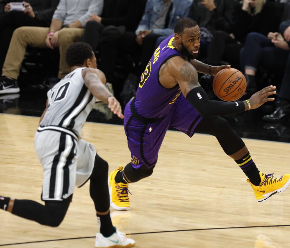 怀特：布朗始终想为球队做的更多，失利是所有人的责任（怀特：布朗一直希望为球队多作贡献，输球是全队共同的责任）