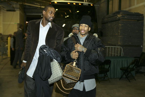 巴媒：内马尔今天将接受膝部手术，由巴西国家队队医主刀（巴西媒体称内马尔今日接受膝部手术，巴西队队医主刀）