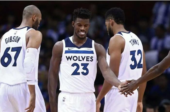 记者：若圣地亚哥不离队，米兰冬窗不能引进新前锋（记者：圣地亚哥若留队，米兰冬窗无法签下新前锋）