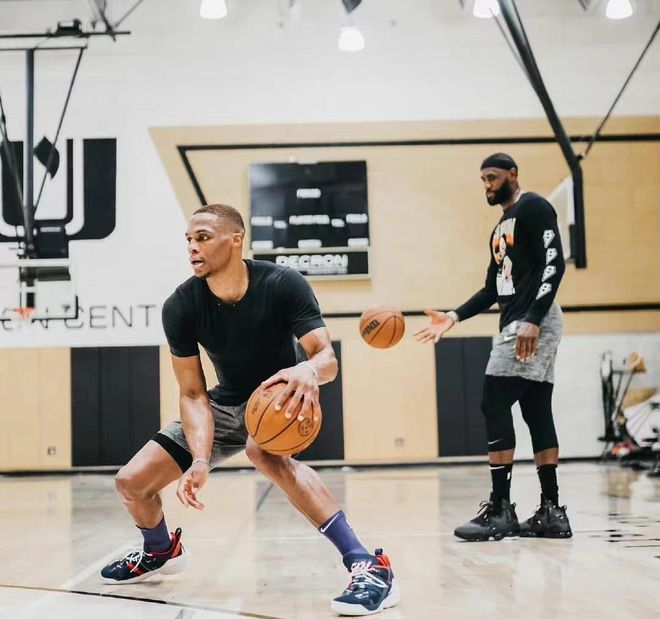 拉什福德近3场欧冠斩4球，而此前12场欧冠一球未进（拉什福德欧冠近3战轰入4球，此前12场颗粒无收）