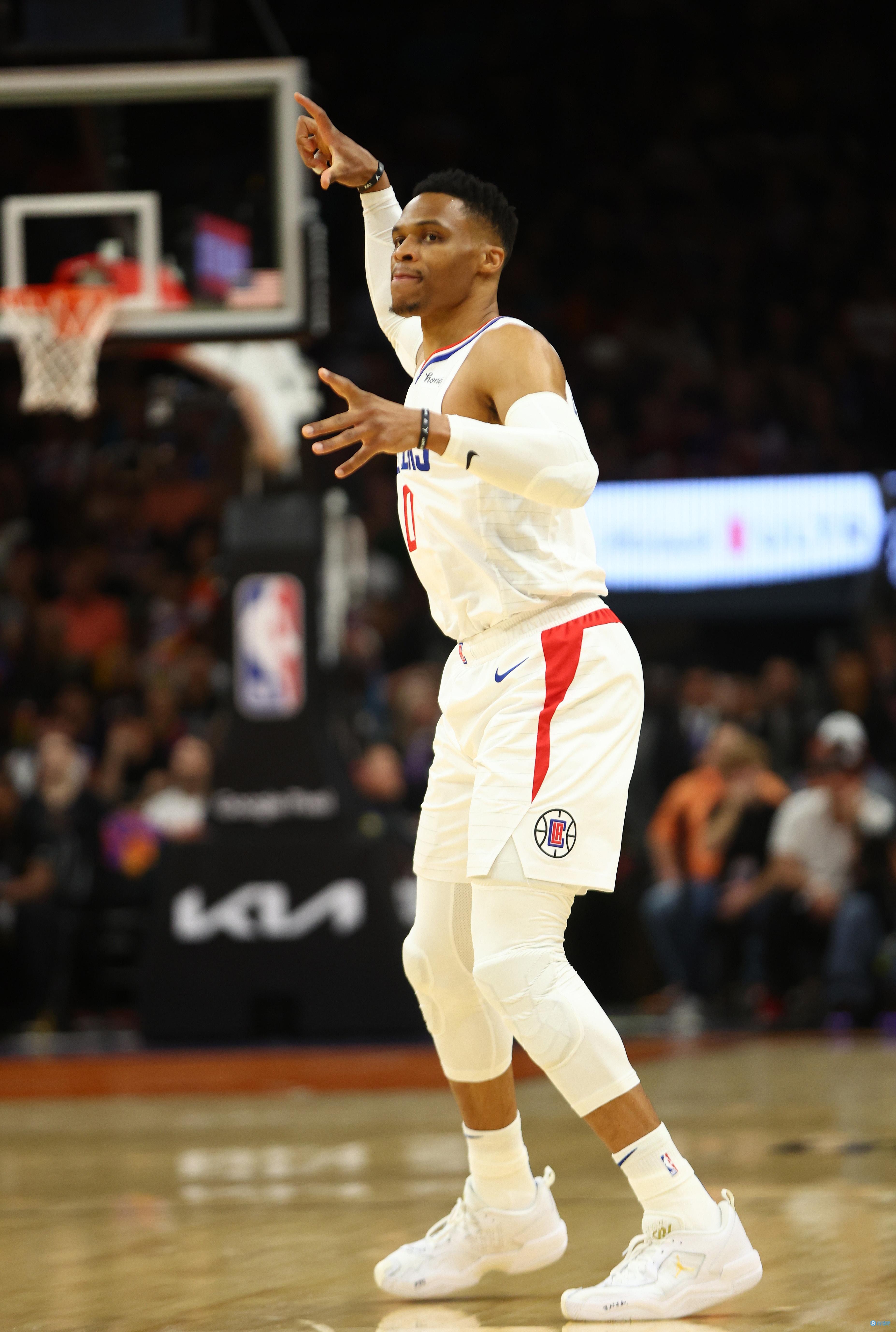 埃尔切3-0大胜赫罗纳，拉法-米尔两球，巴莱拉破门（拉法-米尔梅开二度，巴莱拉建功，埃尔切3-0完胜赫罗纳）