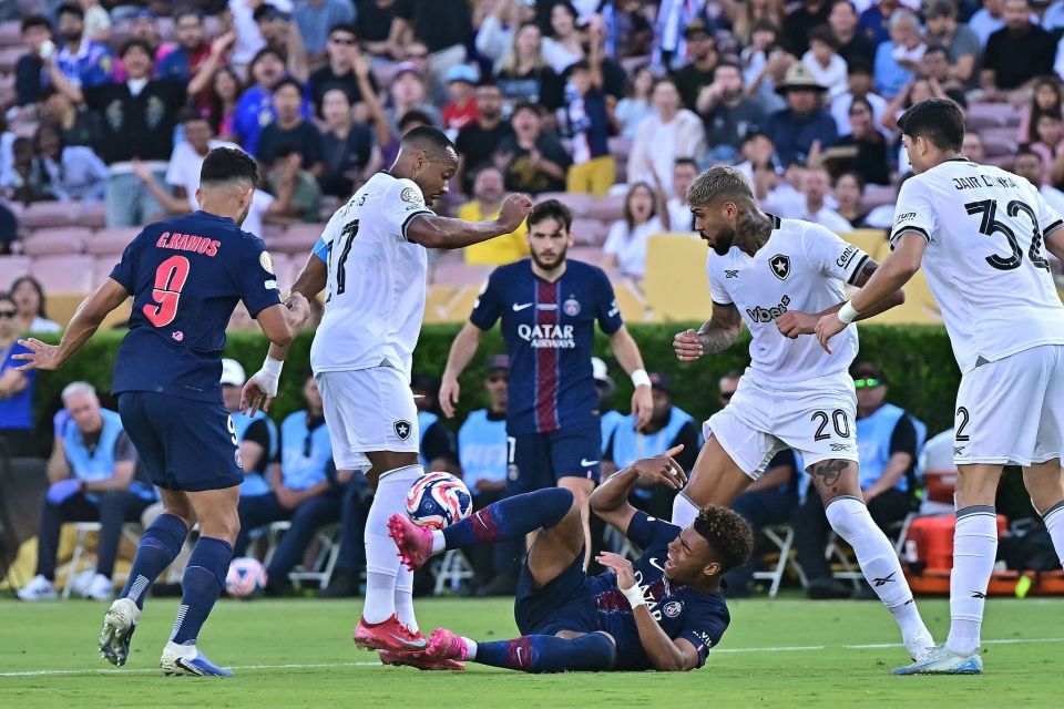 马卡：巴尔韦德和裤袜赛后都出现身体不适，皇马将安排检查（马卡报：巴尔韦德与库尔图瓦赛后均感不适，皇马将安排体检）