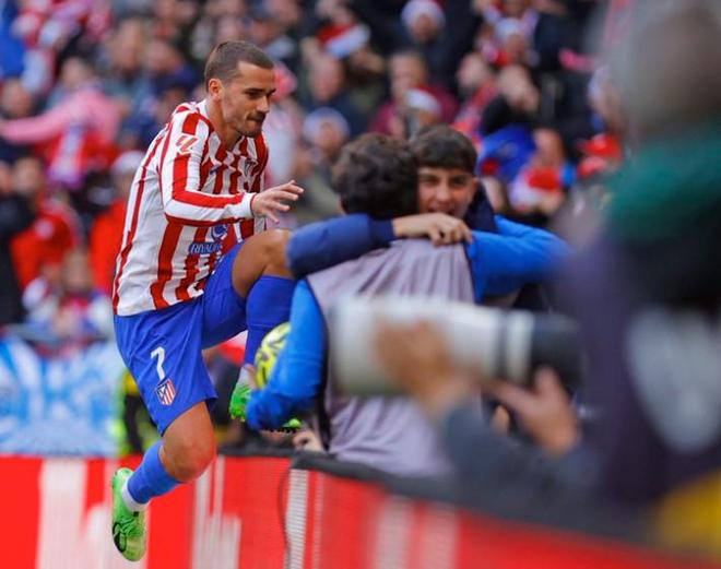 圣诞节五大联赛榜首球队大盘点：阿森纳、巴萨领衔（圣诞档五大联赛领头羊巡礼：阿森纳与巴萨领跑）