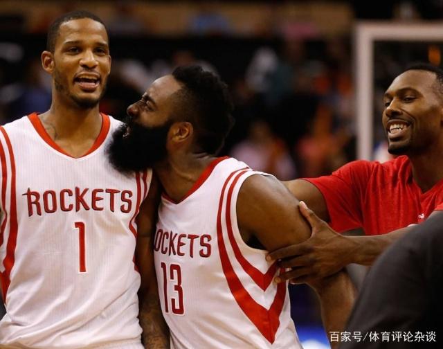 欧文突破防守造成杀伤球成功（欧文强突撕裂防线造犯规并完成得分）