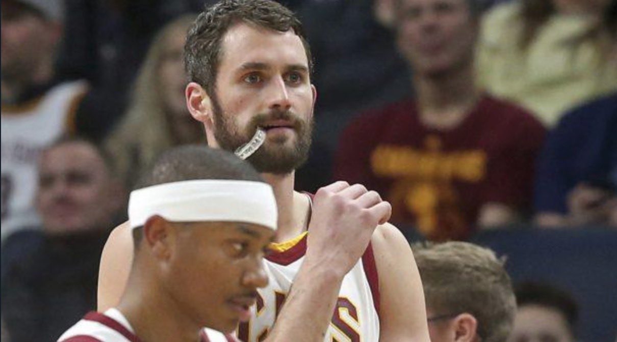 中足联俱乐部财务约定：若签阴阳合同俱乐部将降级，球员禁赛两年（中足联财务新规：签订阴阳合同俱乐部将被降级，涉事球员禁赛两年）