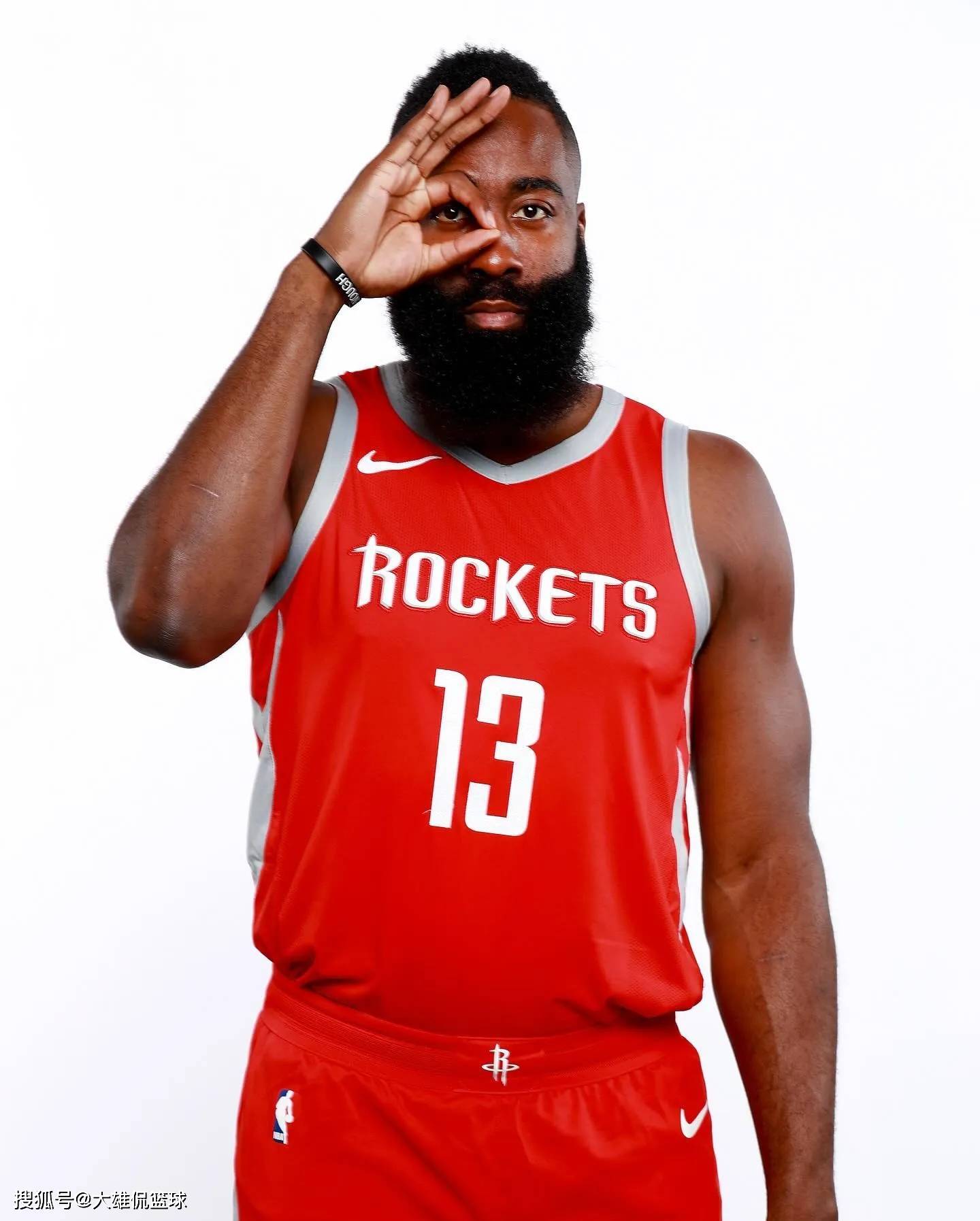 阿隆索命悬一线！皇马主席不满现代足球理念，欧冠生死战或成转折点（皇马主席不满现代足球理念，阿隆索前景岌岌可危：欧冠生死战或成关键转折）