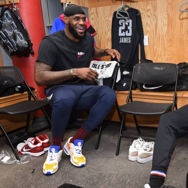 一场5-3逆转，让巴萨甩开2大争冠对手！创造历史：加冕西甲第3队（5-3翻盘，巴萨甩开两大争冠对手！载入史册：加冕为西甲历史第3队）