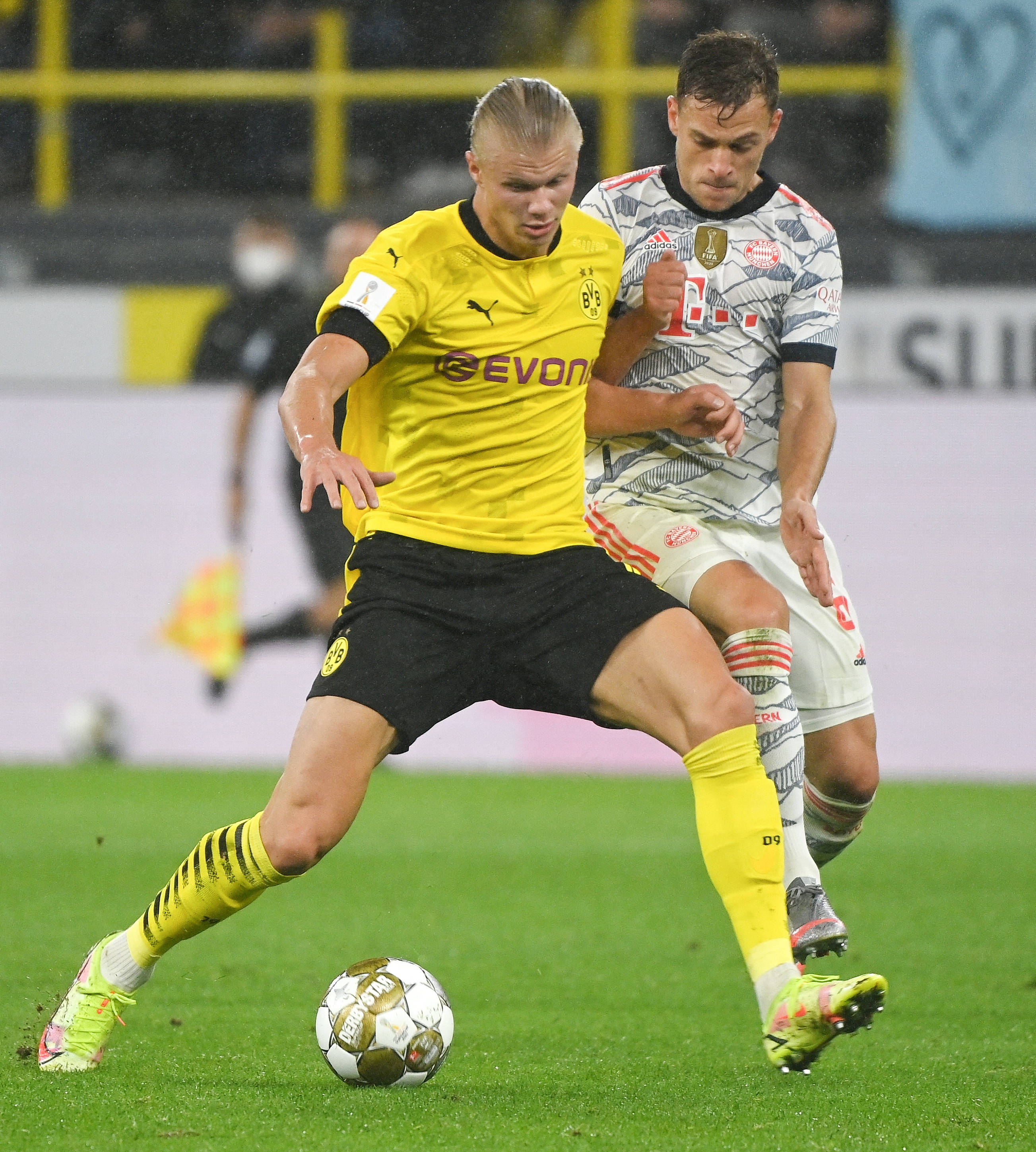 安全至上！NBA杯赛湖人弃用争议地板，恢复主场常规场地（为安全起见，湖人NBA杯赛改回常规主场地板，叫停争议地板）