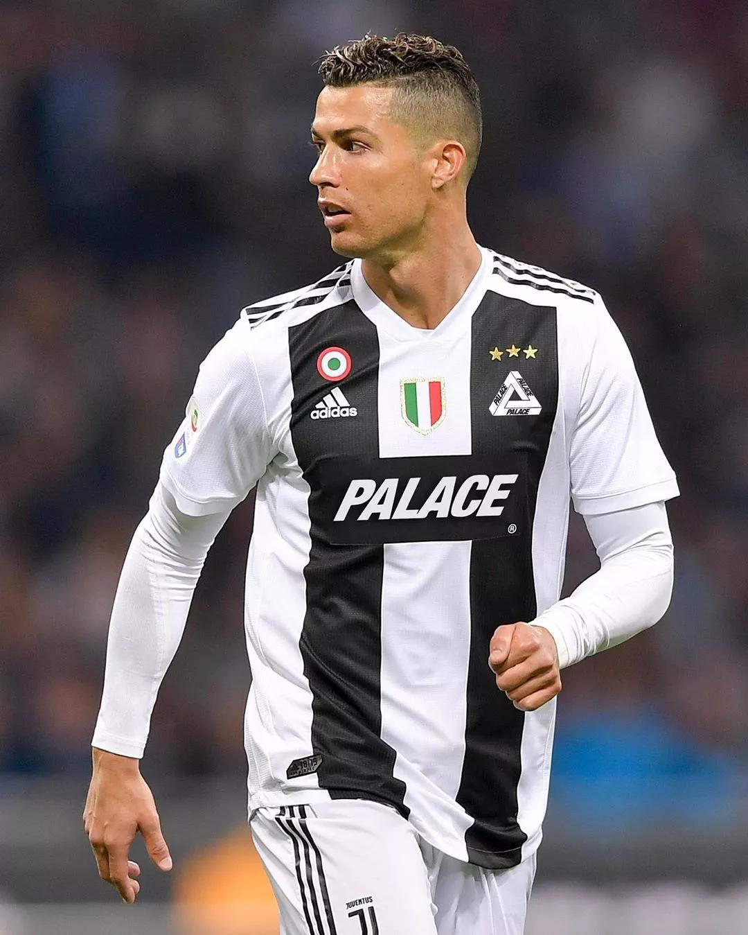 继姆巴佩之后，凯恩是本赛季第二位打入25球的五大联赛球员（凯恩25球达成，成本赛五大联赛继姆巴佩后的第二人）