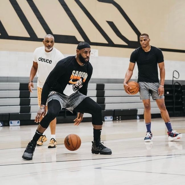 卡扎伊什维利：感谢中超联赛颁发的MVP，我非常珍视这份荣誉（卡扎伊什维利：感谢中超授予MVP，这份荣誉对我意义非凡）