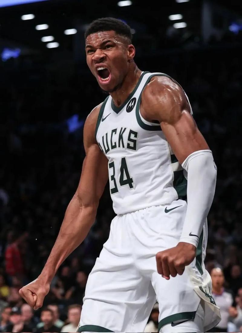 有点尴尬！库里复出勇士3战全败，跌至西部第九（尴尬了：库里回归后勇士遭三连败，排名跌至西部第九）