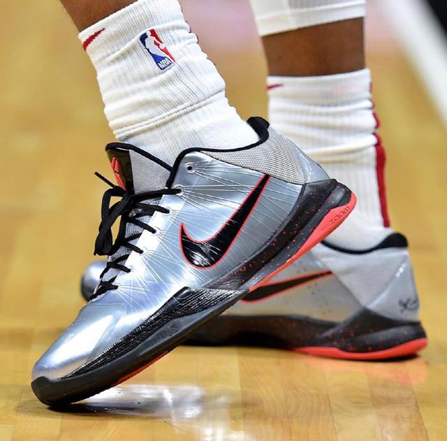 马德兴：U18国足11月将与吉尔吉斯斯坦U18进行两场内部热身赛（马德兴：11月国足U18将与吉尔吉斯斯坦U18进行两场封闭热身赛）