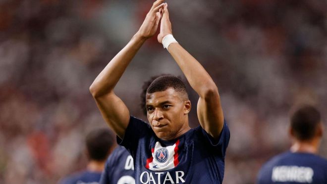 皇马信任18岁天才马斯坦托诺，罗马诺盛赞其未来潜力（18岁新星马斯坦托诺获皇马信赖，罗马诺称其潜力无限）