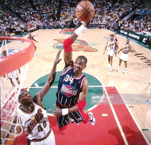 曼城仍有意签下法国国脚阿克利乌舍（曼城持续有意引进法国国脚阿克利乌舍）