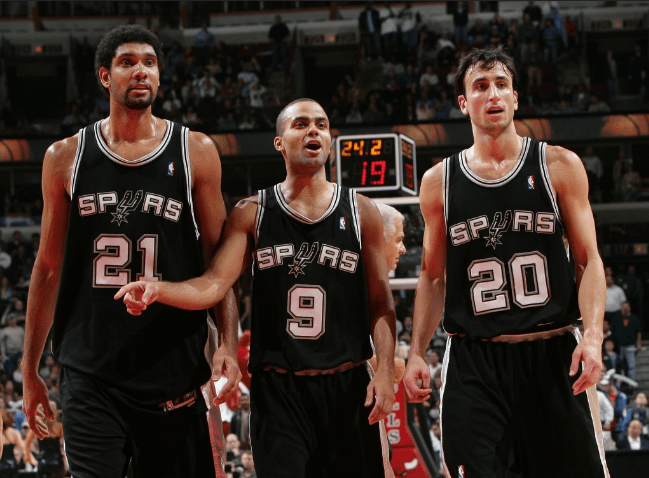 欧冠进球30+球员仅两人客场进球多于主场：姆巴佩、里瓦尔多（欧冠30+进球球员中，仅姆巴佩与里瓦尔多客场进球多于主场）