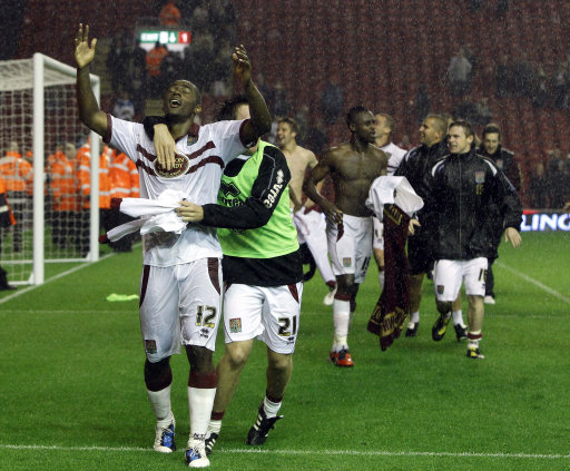 意媒：多夫比克左股直肌腱受伤，预计将缺席大约4到6周的时间（意媒：多夫比克左股直肌腱受损，预计缺阵4-6周）