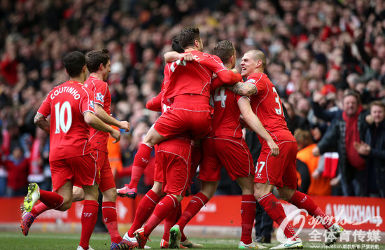 斯洛特执教利物浦遭遇挑战，进攻防守问题突出，萨拉赫争议，压力倍增。（斯洛特在利物浦帅位承压：攻防失衡、萨拉赫风波、重压陡增）