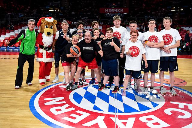 为什么年轻球员转会豪门球队总会不太顺利，背后需要注意什么问题？（年轻球员加盟豪门为何屡遭不顺？背后的风险与关键考量是什么？）