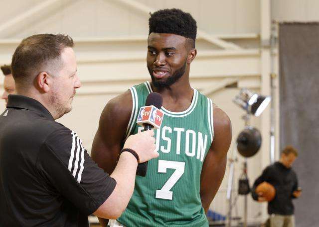 意甲：国际米兰状态回暖，科莫近期表现稳定（意甲：国米重拾状态，科莫近况稳健）