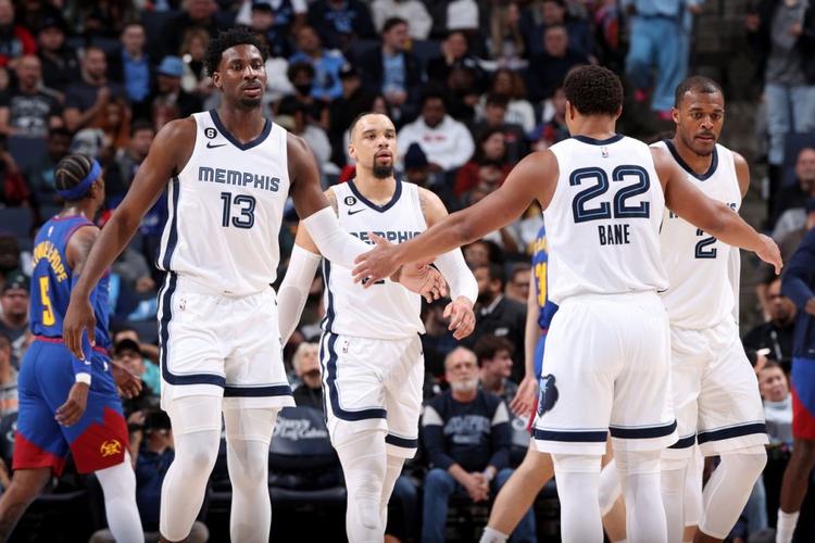 森林狼vs凯尔特人前瞻：布朗出战成疑，森林狼力争终结连败（凯尔特人战森林狼前瞻：杰伦·布朗出战成疑，狼队力争止连败）