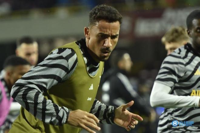 足球TOP：制造100粒进球最快的十大球星！C罗梅开二度！（足坛榜：最快制造100球的十大球星，C罗独中两元！）