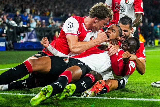 王曼昱3-0横扫李恩惠，发挥稳定，技术多样，孙颖莎等队友观战学习。（王曼昱3-0完胜李恩惠，状态稳健技法多变，孙颖莎等队友场边观摩学习）