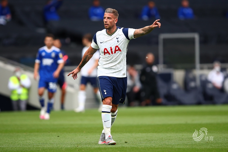 热刺队长罗梅罗停赛遭质疑，将缺席年末关键战！（罗梅罗停赛引争议，热刺队长将缺阵年末关键战！）