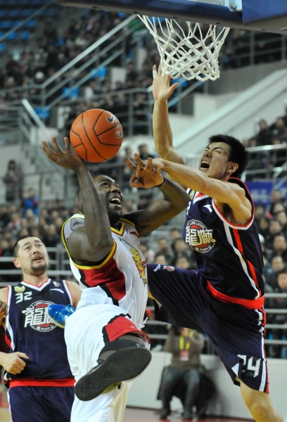 联赛还是不错的！胡明轩7中4&三分5中2拿到10分3板2断（联赛表现不俗！胡明轩投篮7中4、三分5中2，贡献10分3篮板2抢断）